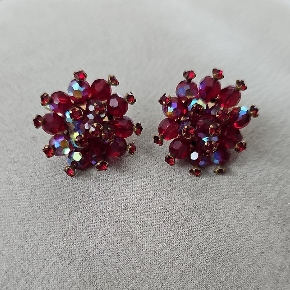 Unbranded Jewelry - Ruby Red Crystal Aurora Borealis & Rhinestone Vintage Cluster‎ Clip On Earrings